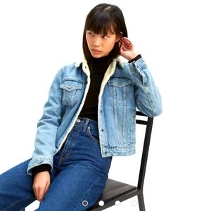 Levis Sherpa Trucker Jacket